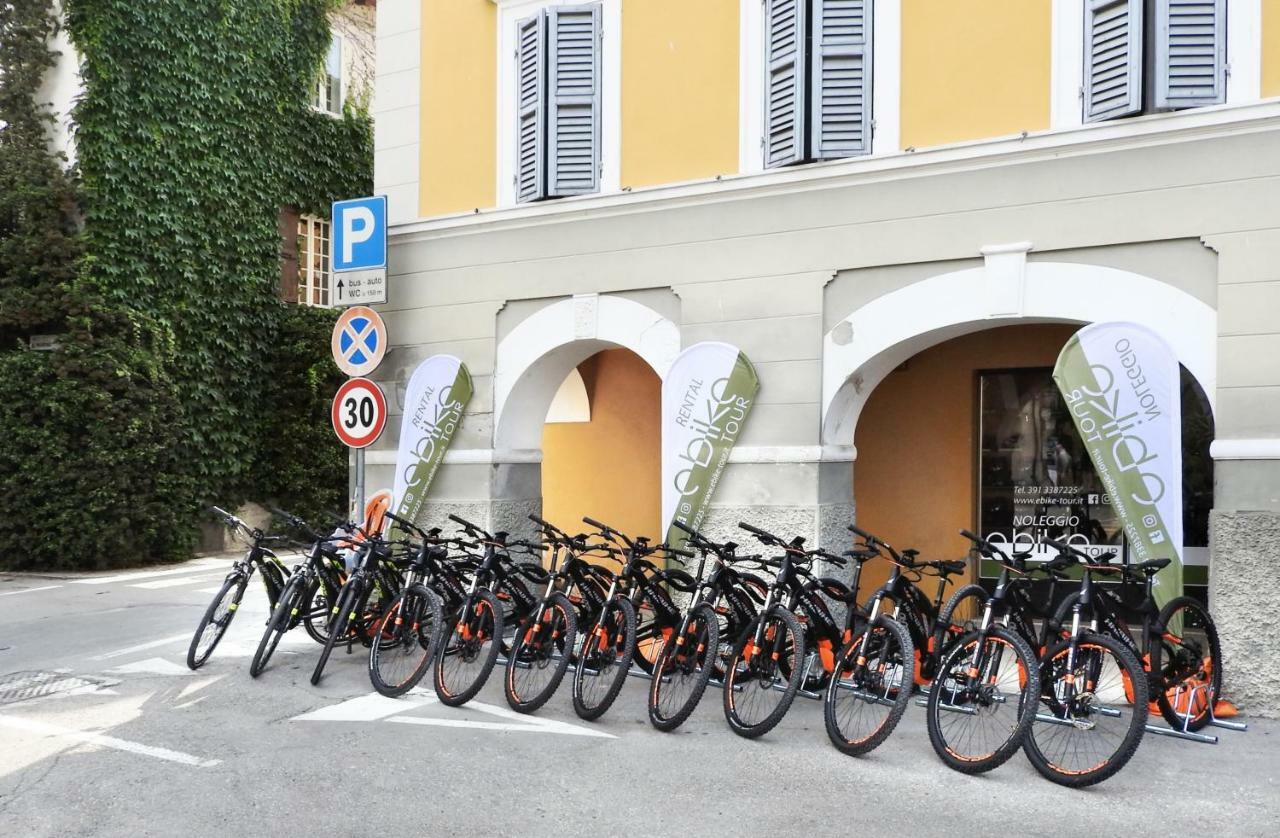 罗坎达德尔博尔戈酒店 Torrechiara 外观 照片